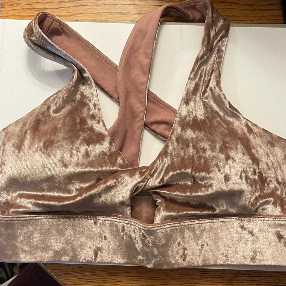 Set Fabletics Oasis Crushed Velour Twist Sports Bra and Pant Set Teddy/DustyPink